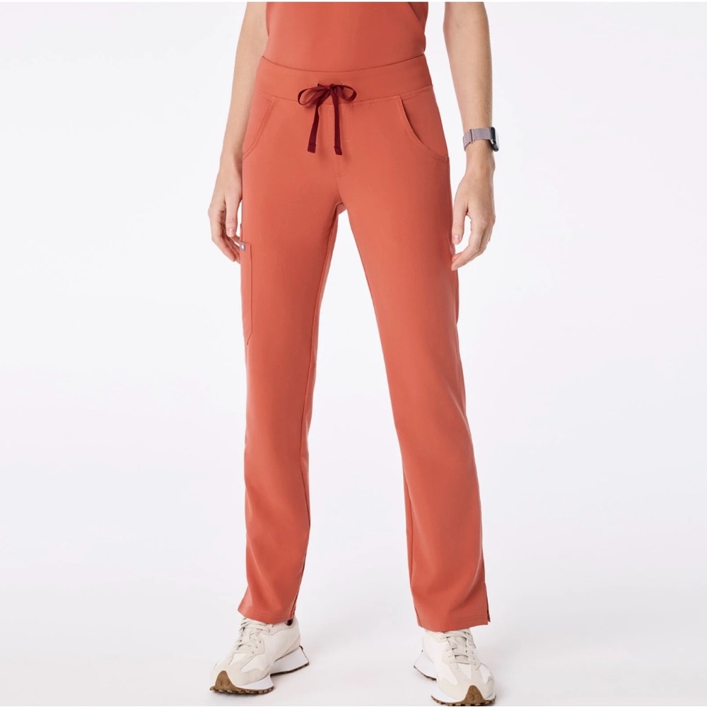 Vague women’s M/P technical collection, scrubs high waisted yoga waist band